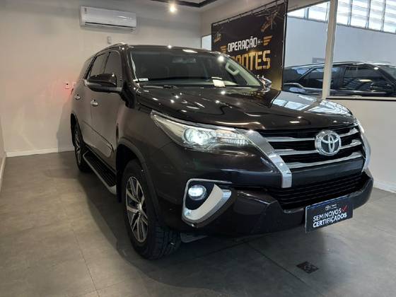 TOYOTA HILUX SW4 2.8 SRX 4X4 16V TURBO INTERCOOLER DIESEL 4P AUTOMÁTICO